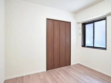 【神奈川県/川崎市麻生区向原】クレストフォルム新百合ヶ丘サウスヒル サービスルーム（納戸）：約6.1帖