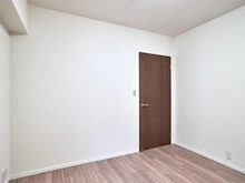 【神奈川県/川崎市麻生区向原】クレストフォルム新百合ヶ丘サウスヒル サービスルーム（納戸）：約6.1帖