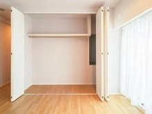 【神奈川県/横浜市緑区十日市場町】ホーメストプラザ十日市場西館 洋室：約12.4帖