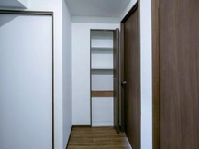 【神奈川県/横浜市金沢区六浦南】エステ・シティ湘南六浦壱番館 廊下：収納