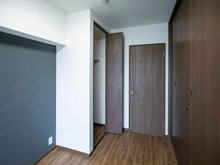 【神奈川県/横浜市金沢区六浦南】エステ・シティ湘南六浦壱番館 洋室：約5.1帖（間仕切りを開放して、洋室約9.7帖として利用可）