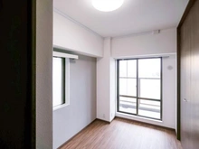 【神奈川県/横浜市金沢区六浦南】エステ・シティ湘南六浦壱番館 洋室：約4.6帖（間仕切りを開放して、洋室約9.7帖として利用可）