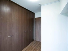 【神奈川県/横浜市金沢区六浦南】エステ・シティ湘南六浦壱番館 洋室：約4.6帖（間仕切りを開放して、洋室約9.7帖として利用可）