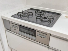 【東京都/多摩市馬引沢】東急ドエルアルス永山II キッチン：三口コンロ