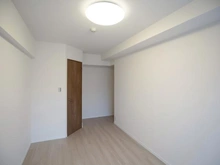 【神奈川県/横浜市旭区善部町】ランドシティ南万騎が原弐番館 洋室：約7.4帖
ウォークインクローゼット付き