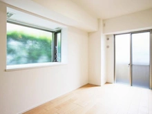 【神奈川県/川崎市多摩区登戸】小田急コアロード向ヶ丘遊園 洋室：約7.0帖
ウォークインクローゼット付き