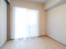 【東京都/板橋区小豆沢】パークハイツ小豆沢 洋室：約5.3帖
ウォークインクローゼット付き