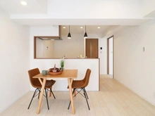 【東京都/板橋区熊野町】ストーク大山 LDK：約11.2帖
※家具調度品等は販売価格に含まれておりません