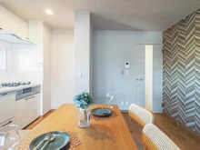 【神奈川県/川崎市宮前区犬蔵】たまプラーザハイム LDK：約14.7帖
※家具・調度品等は販売価格に含まれておりません