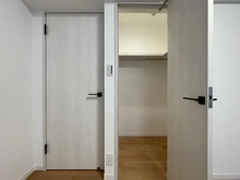 【神奈川県/鎌倉市由比ガ浜】トーア由比ガ浜マンション 洋室：約6.9帖
ウォークインクローゼット付き