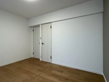 【神奈川県/鎌倉市由比ガ浜】トーア由比ガ浜マンション 洋室：約6.9帖
ウォークインクローゼット付き