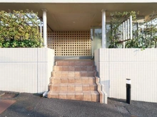 【神奈川県/横浜市金沢区富岡西】コスモ富岡ロイヤルフォルム アプローチ