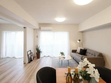 【神奈川県/茅ヶ崎市緑が浜】ライオンズガーデン湘南緑が浜 リビング・ダイニング：（左）洋室