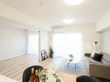 【神奈川県/茅ヶ崎市緑が浜】ライオンズガーデン湘南緑が浜 リビング・ダイニング：（左）洋室