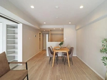 【神奈川県/川崎市宮前区東有馬】鷺沼東ロイヤルマンション LDK：※家具・調度品は販売価格に含まれておりません
約12.5帖
（左）洋室