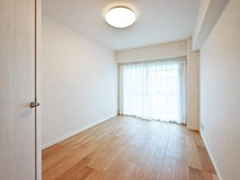 【東京都/北区王子】トーカンマンション王子 洋室：約6.3帖
ウォークインクローゼット付き