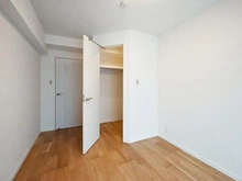 【東京都/北区王子】トーカンマンション王子 洋室：約6.3帖
ウォークインクローゼット付き