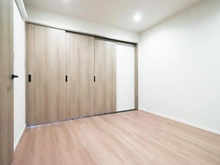【神奈川県/藤沢市城南】サンクタス湘南藤沢アネーロの丘 洋室：約8.1帖
ウォークインクローゼット付き