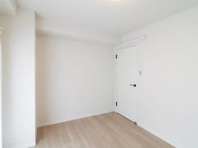 【東京都/足立区保木間】ルミネ竹ノ塚第2 洋室：約5.7帖
ウォークインクローゼット付き