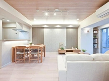 【東京都/北区浮間】ハイラーク新赤羽 LDK：約12.1帖　※家具調度品等は販売価格に含まれません。