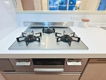 【東京都/北区浮間】ハイラーク新赤羽 キッチン：三口コンロ