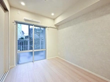 【東京都/北区浮間】ハイラーク新赤羽 洋室：約5.0帖
ウォークインクローゼット付き