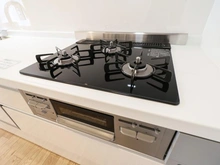 【神奈川県/横浜市栄区公田町】グリーンテラス本郷台 キッチン：三口コンロ