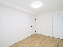 【神奈川県/横浜市栄区公田町】グリーンテラス本郷台 洋室：約6.5帖
ウォークインクローゼット付き