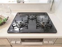 【東京都/板橋区大和町】朝日板橋マンション キッチン：三口コンロ