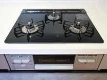 【神奈川県/横浜市中区池袋】グランスイート横濱山手 キッチン：三口コンロ