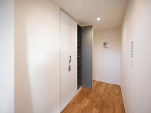 【神奈川県/川崎市多摩区登戸新町】コスモ登戸 廊下：収納
