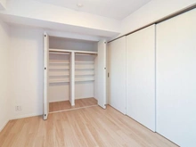 【東京都/世田谷区大蔵】ハイホーム砧公園 洋室：約5.9帖