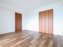 【東京都/八王子市大和田町】グランシティレイディアントアクアヴィータ 洋室：約10.0帖
ウォークインクローゼット付き