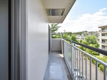 【東京都/町田市小山田桜台】小山田桜台 29号棟 バルコニー：洋室側バルコニー