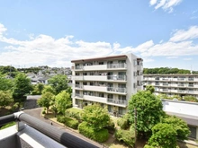 【東京都/町田市小山田桜台】小山田桜台 29号棟 眺望：洋室側バルコニーから
