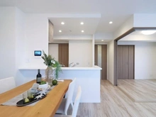 【神奈川県/茅ヶ崎市中海岸】ライオンズマンション茅ヶ崎サザンビーチ LDK：約16.3帖
※家具・調度品は販売価格に含まれておりません