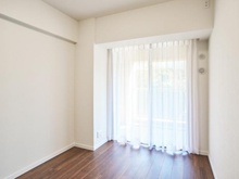 【東京都/八王子市松が谷】ヴェレーナ多摩センター 洋室：約6.0帖
ウォークインクローゼット付き