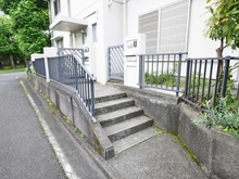 【東京都/多摩市永山】タウンハウス永山 5-34-21号棟 アプローチ