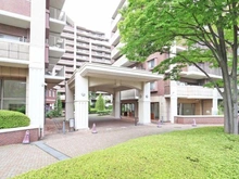 【東京都/稲城市若葉台】若葉台ワーズワースの丘 E棟 アプローチ