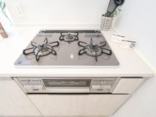 【東京都/日野市旭が丘】プレシス豊田レジデンス キッチン：三口コンロ