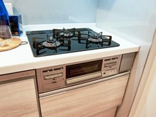 【東京都/調布市西つつじケ丘】ライオンズマンションつつじケ丘第2 キッチン：三口コンロ