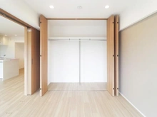 【神奈川県/川崎市多摩区登戸】サニーハイツ向ヶ丘  洋室：約6.7帖