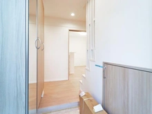 【神奈川県/横浜市青葉区あざみ野】あざみ野団地 3-2-8号棟 玄関：リフォーム中