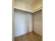 【神奈川県/横須賀市浦賀】ラブリハイツ浦賀 B棟 洋室：約7.0帖
ウォークインクローゼット付き