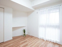 【東京都/稲城市若葉台】若葉台ワルツの杜 H棟 洋室：約5.8帖
カウンター付き