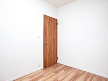 【東京都/稲城市若葉台】若葉台ワルツの杜 H棟 洋室：約5.8帖
カウンター付き