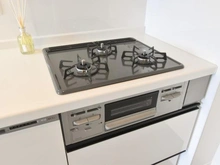 【神奈川県/川崎市麻生区細山】エルベ初穂百合ヶ丘 キッチン:三口コンロ