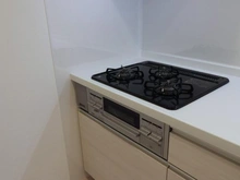 【東京都/狛江市中和泉】ファミール国領モアメーム キッチン：三口コンロ