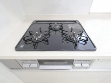 【東京都/調布市上石原】コスモ・ザ・パークス調布多摩川 キッチン：三口コンロ