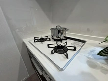 【神奈川県/横浜市港北区新吉田東】グレーシア港北綱島 キッチン：三口コンロ